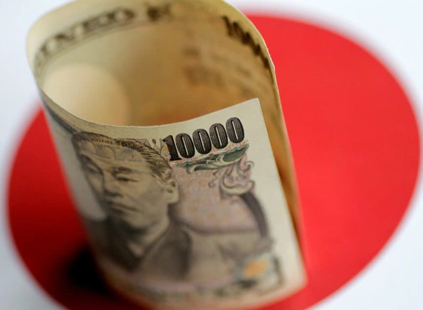 Japan’s Account Surplus Declines in October 2024