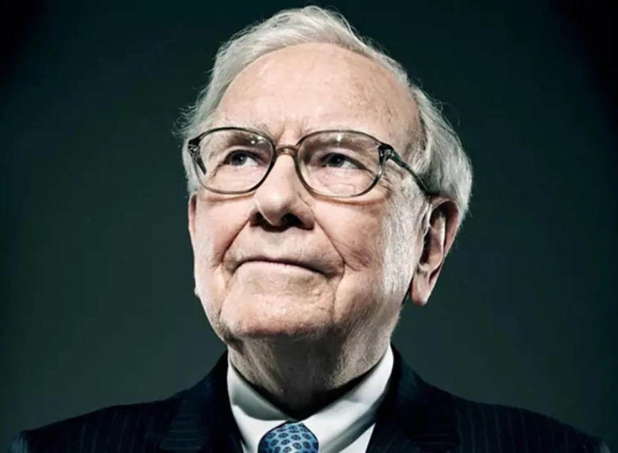 Buffett Warns Washington: Overspending Threatens Dollar Stability