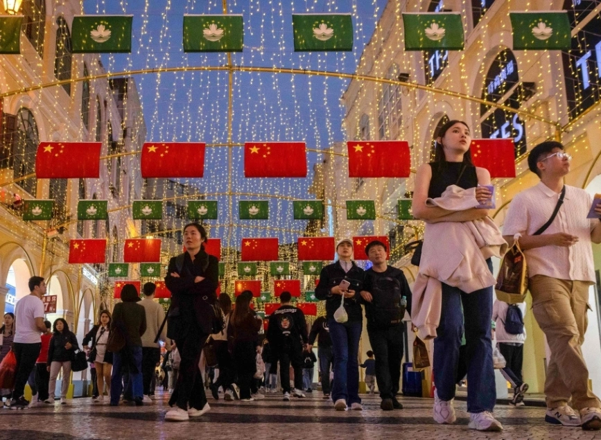 China’s Services PMI Falls to 9-Month Low – What It Means for the Global Economy
