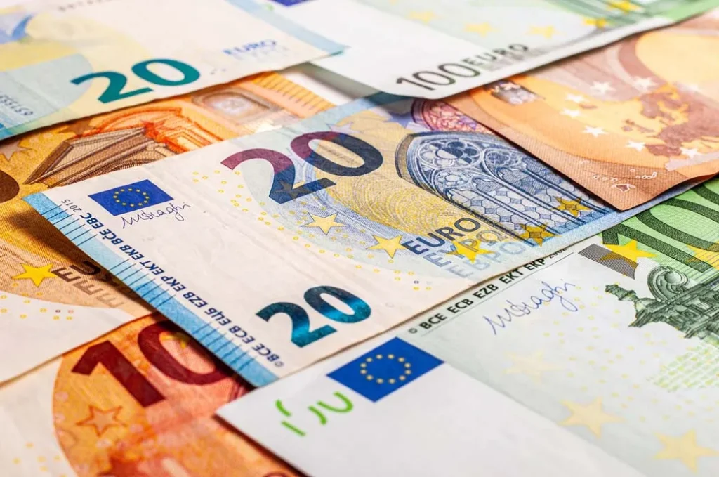 Eurozone Economic Sentiment Falls to Lowest Level Since 2020