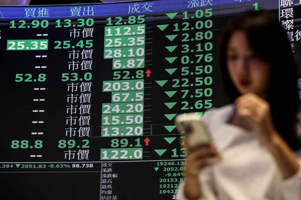 Asia markets mostly advance as US-Iran tensions escalate