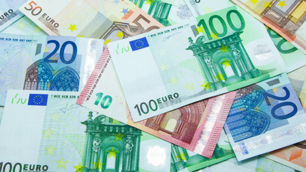 Euro Rises as Middle East Ceasefire Extension Eases Rate-Hike Pressure