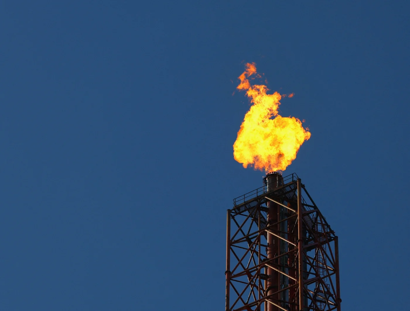 Oil Prices Extend Gains as Strait of Hormuz Tensions Persist