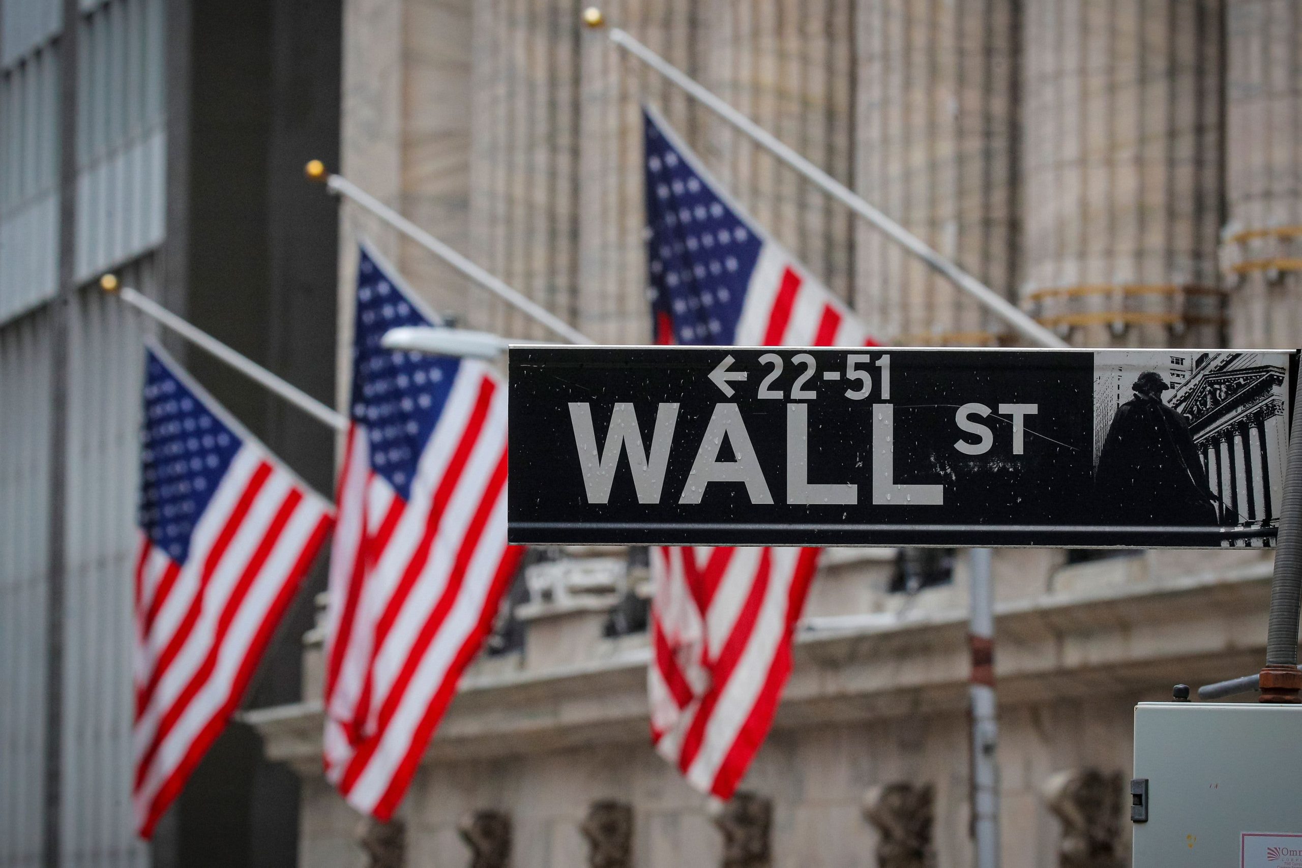 U.S. Futures Slip as Bond Yields Rise, Oil Holds Above $100; Samsung Gains, China Data Disappoints