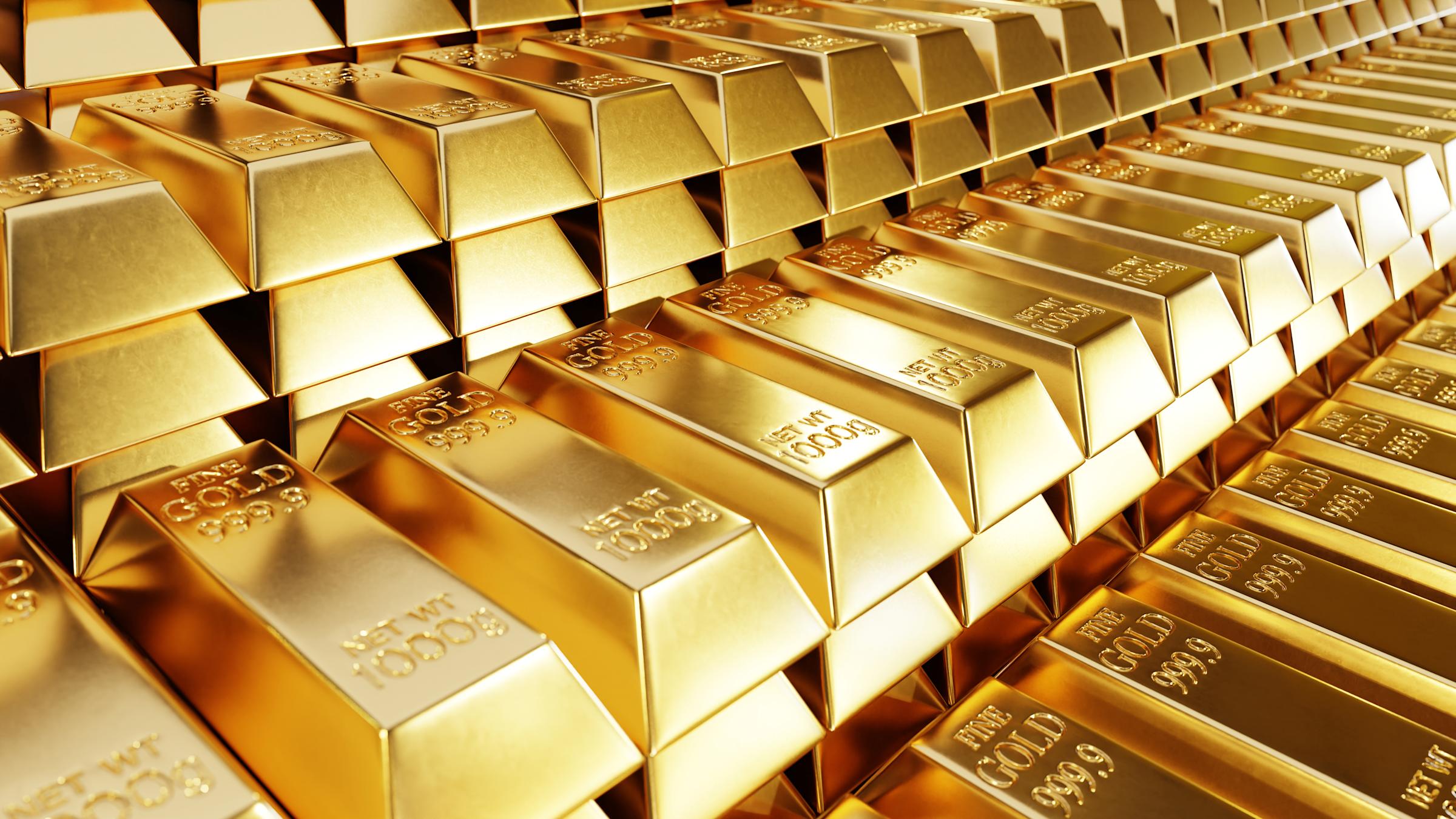 Gold Prices Edge Lower as Iran Conflict, Fed Outlook Cap Weekly Moves