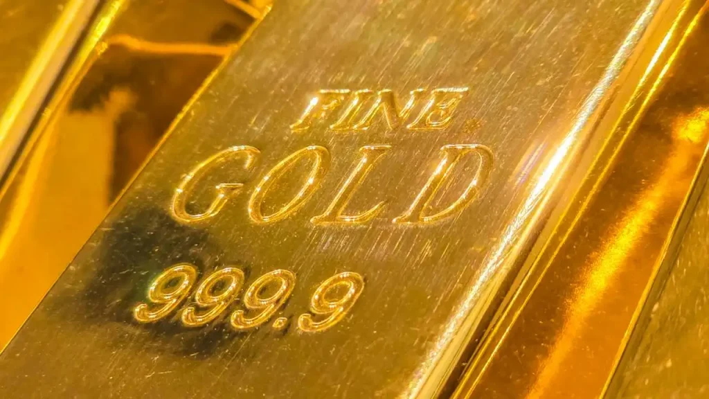 Gold Eases Below $4,500 as Geopolitical Tensions Sustain Inflation Concerns