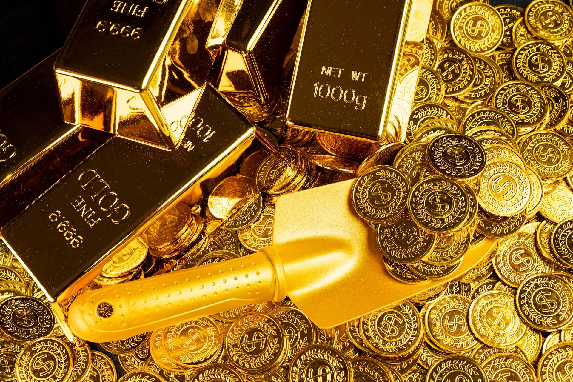 Gold holds near one-week high as markets eye Fed, BOJ meetings