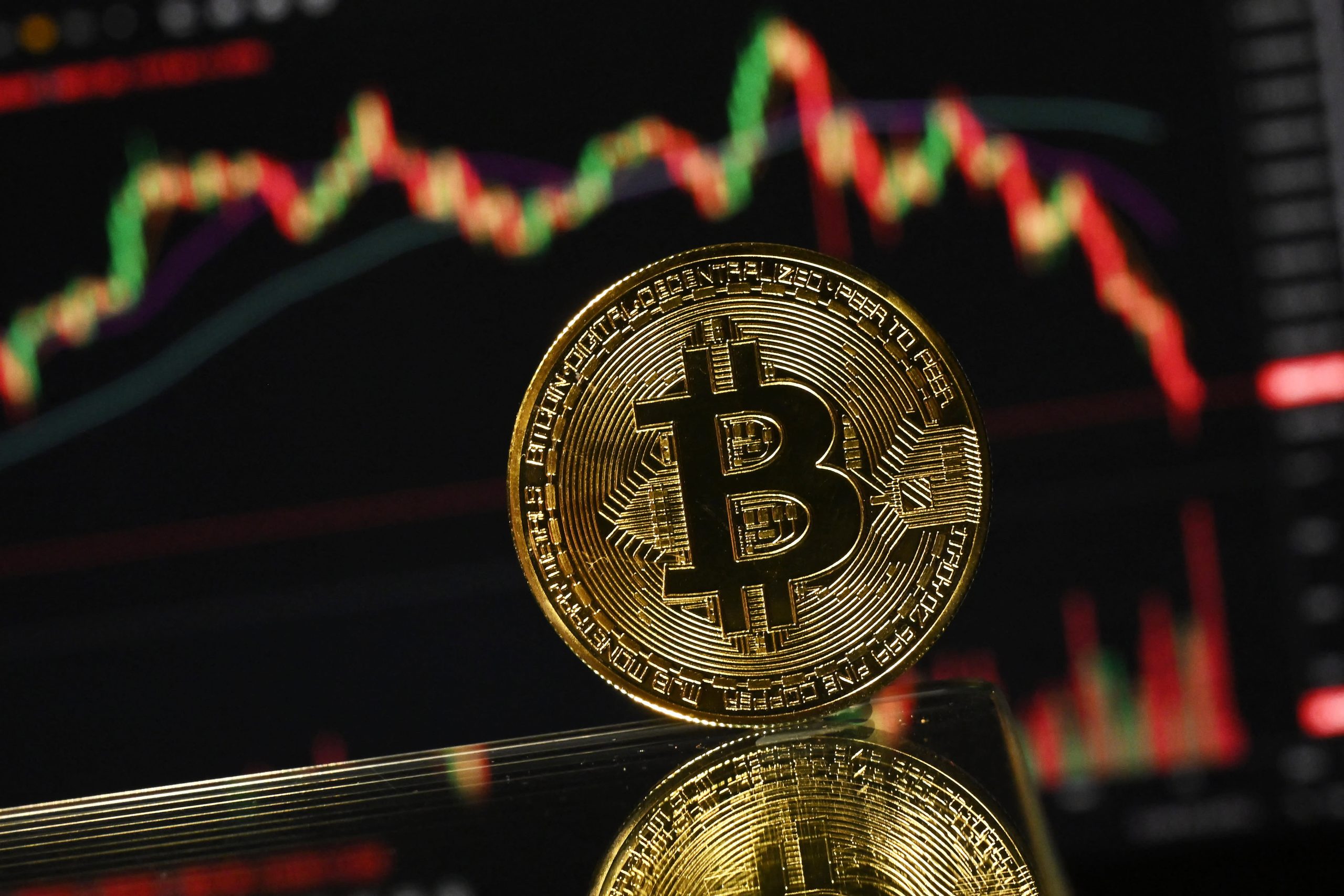 Bitcoin Slides Below $60,000 as ETF Outflows Extend to Seventh Week