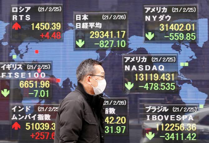 Asian Stocks Mixed as Middle East Tensions Ease and Rate-Hike Bets Support Dollar